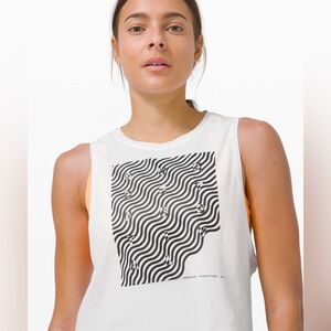 Lululemon Cut Back Crop Tank Sunset Festival Stanley Park XS White Black